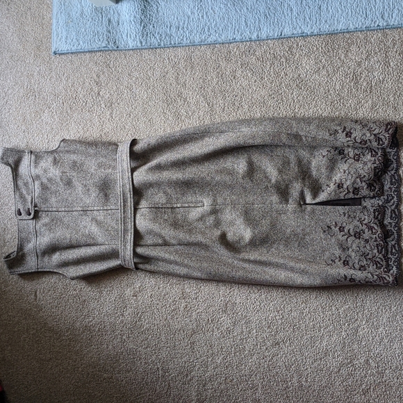 Beautiful knee length Kumikyoku dress with floral embroidery. - Picture 2 of 4